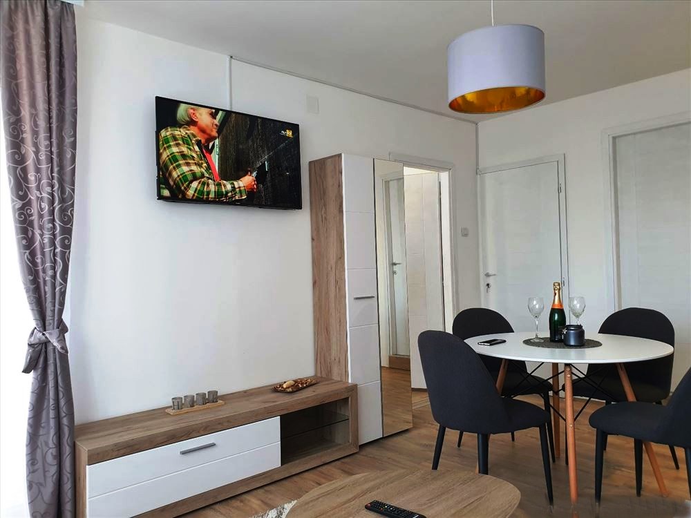 Slika 3 - Jednoiposoban, 39m2, Bulevar Nemanjića Niš, sa terasom, ima lift